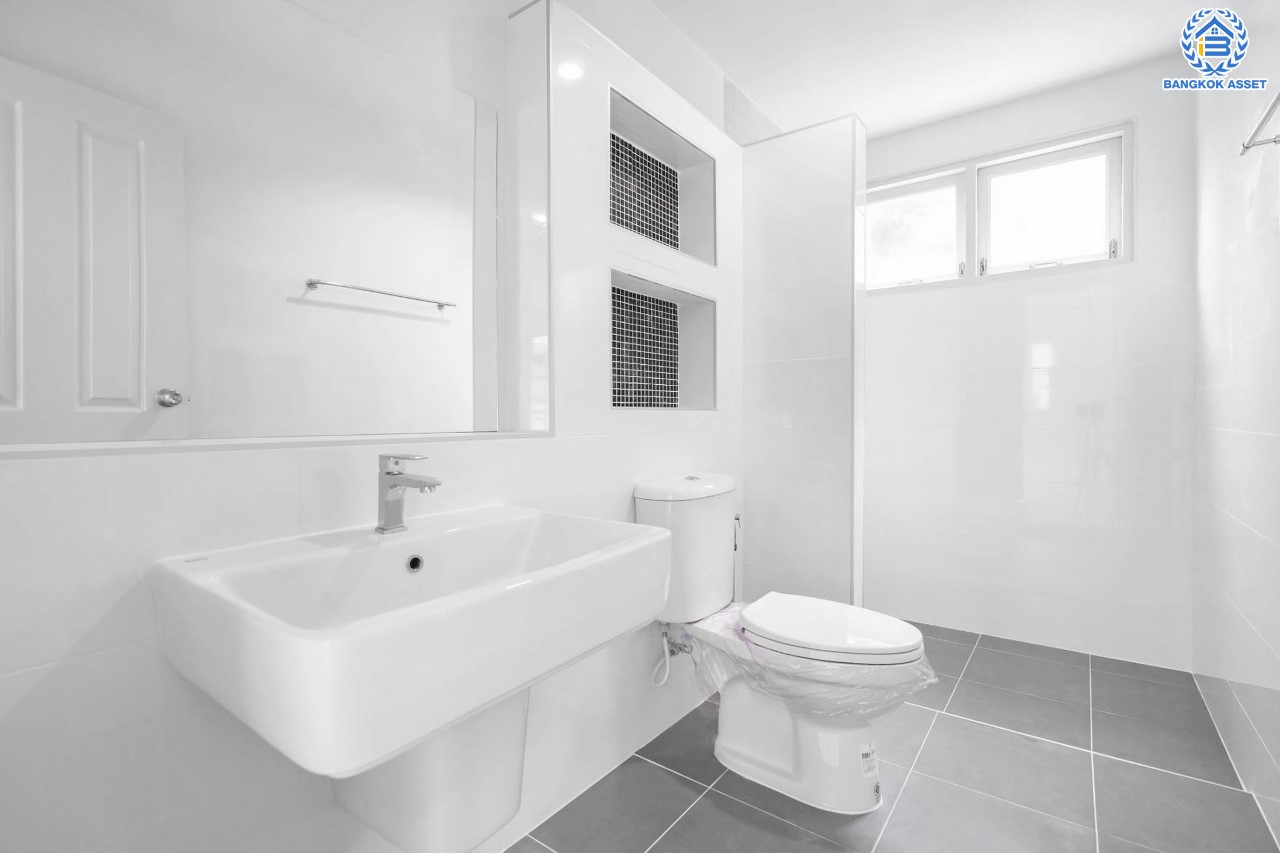 บ้านมือสองตกแต่งใหม่ แบรนด์ LH ม.ชัยพฤกษ์ บางใหญ่-เซ็นทรัลเวสต์เกต ตอบโจทย์ทุกการอยู่อาศัย เนื้อที่ 56.4 ตร.ว. ฟังก์ชัน 3 ห้องนอน 2 ห้องน้ำ 2 ที่จอดรถ บนทำเลดีที่สุด! ใกล้เซ็นทรัลเวสต์เกต ทางด่วน "กาญจนาภิเษก" และเพียง 10 นาที ถึง MRT "สถานีคลองบางไผ่"